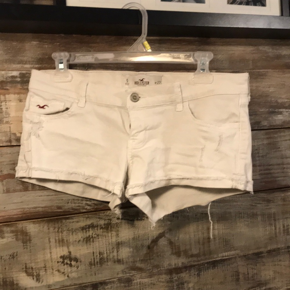 White Hollister shorts